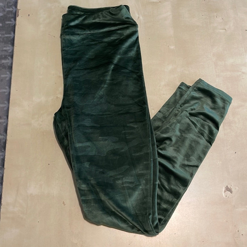 LuLaRoe Embossed Velour Leggings